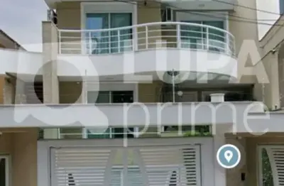 Sobrado com 4 dormitórios sendo 3 suítes á venda na água fria