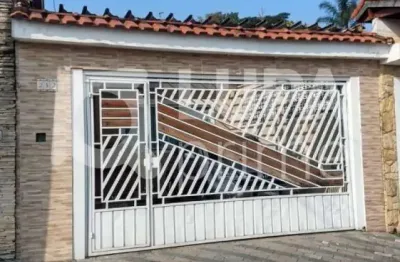 Casa térrea com 2 dormitórios sendo 1 suíte á venda no jardim peri!