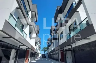 Sobrado em condomínio fechado com 4 suítes, piscina á venda- jardim floresta