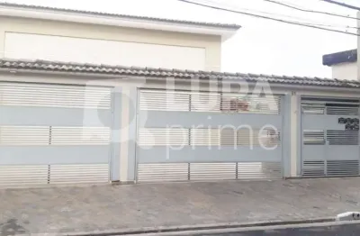 Sobrado em condomínio fechado com 2 dormitórios sendo suítes á venda no parque casa de pedra!