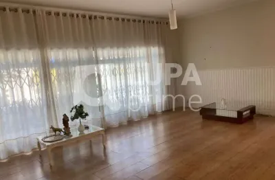 Sobrado com 3 dormitórios sendo 1 suíte á venda no parque novo mundo