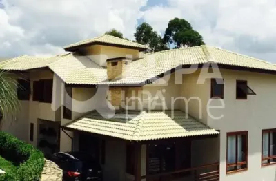 Sobrado em condomínio fechado com 4 dormitórios sendo 2 suítes para locação em mairiporã!