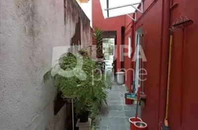 Sobrado com 3 dormitórios sendo 1 suíte á venda na vila gustavo.