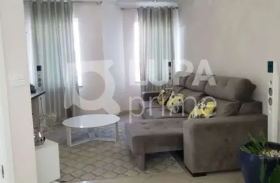 Sobrado com 3 dormitório sendo 1 suíte á venda na vila constança.