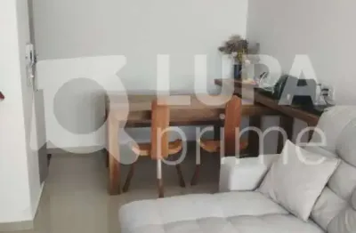 Sobrado condomínio fechado a venda com 2 suítes vila mazzei