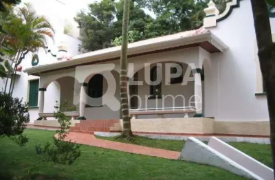 Casa térrea com 4 dormitórios sendo 1 suíte à venda no horto florestal!