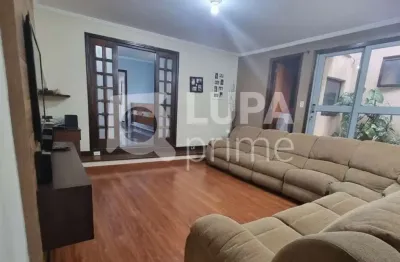 Casa a venda com 3 dormitórios e salão comercial no jardim tremembé