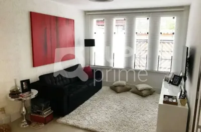 Sobrado com 3 dormitórios sendo 1 suíte à venda na casa verde