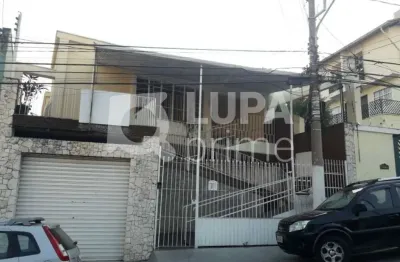 Sobrado 350m², 8 dormitórios sendo 3 suítes, sala, cozinha, lavanderia, 5 banheiros, 3 vagas