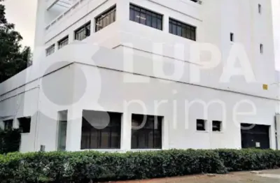 Prédio comercial com 4.816 metros para locação na barra funda
