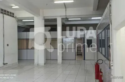 Salão comercial com 200 metros para locação na vila gustavo.