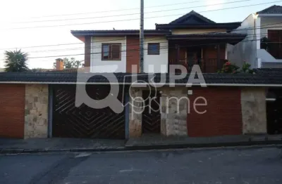 Sobrado com 4 suítes à venda na vila irmãos arnoni!