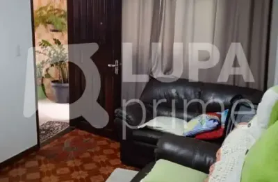 Casa térrea com 3 dormitórios de 140m² à venda, na vila paulistana