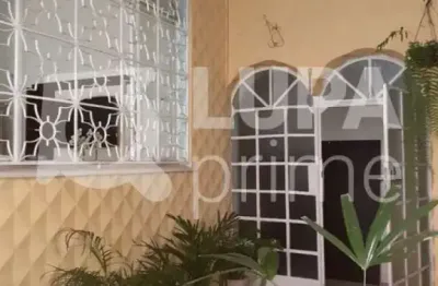 Casa térrea com 3 dormitórios de 300m² à venda, na água fria