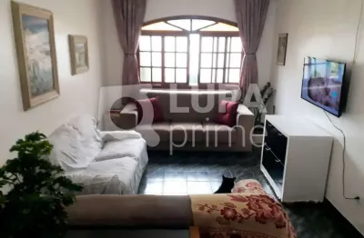 Sobrado com 3 dormitórios sendo 1 suíte á venda na vila nivi