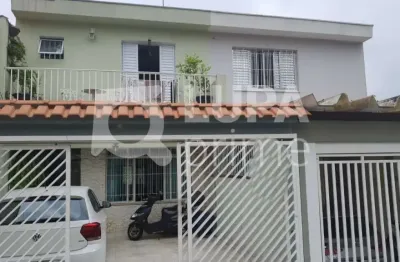 Sobrado com 3 dormitórios sendo 1 suíte à benda no jardim do colégio!