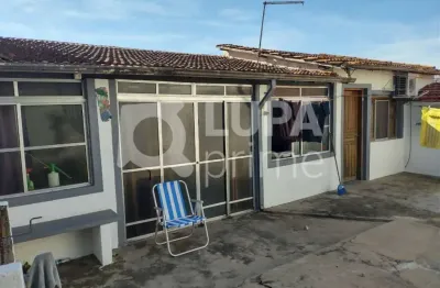 Sobrado com 3 dormitórios de 220m² à venda na vila amália.