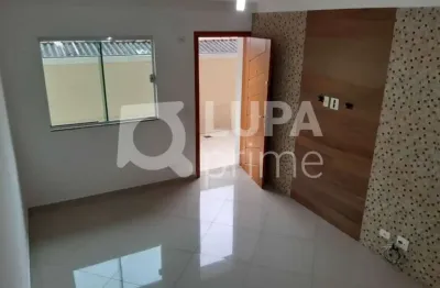 Casa em condomínio fechado com 2 dormitórios e 3 banheiros na vila isolina mazzei