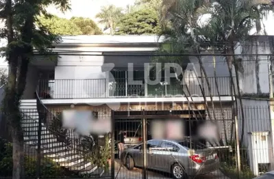 Casa térrea com 3 dormitórios sendo 1 suíte á venda no barro branco