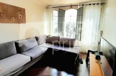 Sobrado com 3 dormitórios sendo 1 suíte à venda no chora menino!