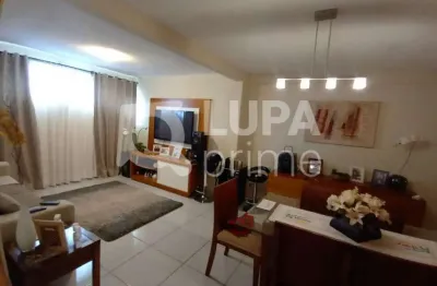 Sobrado com 2 dormitórios à venda na parada inglesa!