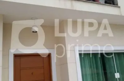 Sobrado com 3 dormitórios sendo 1 suíte á venda na vila rosa