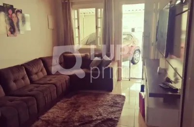 Casa com 4 quartos e 3 vagas de garagem à venda no parque edu chaves