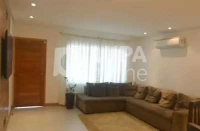 Sobrado a venda no jardim frança com 4 suítes e 4 vagas de garagem.