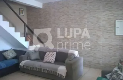 Sobrado com 4 quartos e 4 vagas a venda na vila medeiros