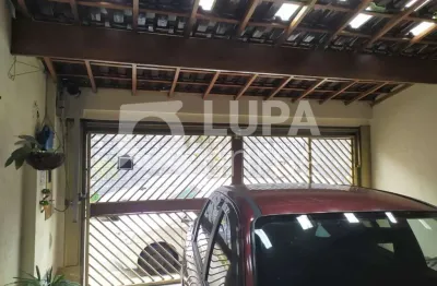 Sobrado com 3 dormitórios sendo 1 suíte á venda na vila galvão
