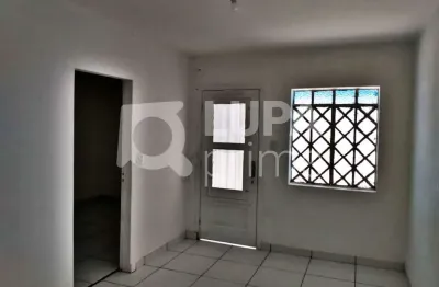 Casa  com 2 quartos e 1 vaga de garagem para locação na vila maria