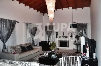 Casa com 4 quartos e 6 vagas de garagem à venda em mairiporã