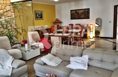 Casa com 3 quartos e 5 vagas de garagem à venda no jardim guapira