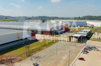 Galpão comercial com 2.198m² para locação em cumbica