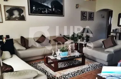 Casa com 3 quartos e 6 vagas de garagem à venda na vila maria alta