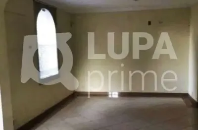 Casa comercial com 257m² de área construída para locação em santana