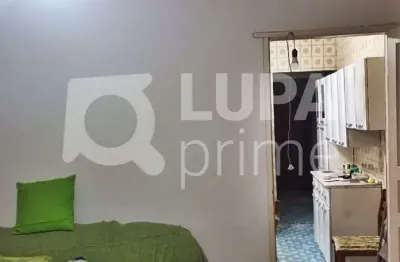 Casa com 2 quartos e 3 vagas de garagem à venda na vila maria