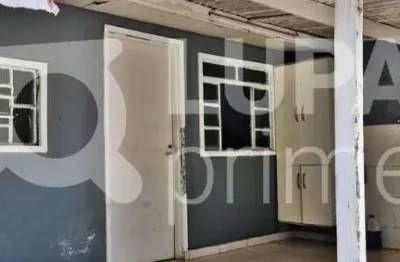 Casa com 2 quartos e 2 vagas de garagem à venda no parque edu chaves