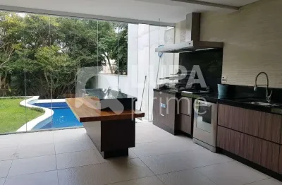 Sobrado espaçoso com 4 suítes e piscina á venda no jardim floresta