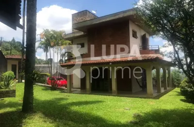 Sobrado com 4 dormitórios sendo 1 suíte à venda em mairiporã!