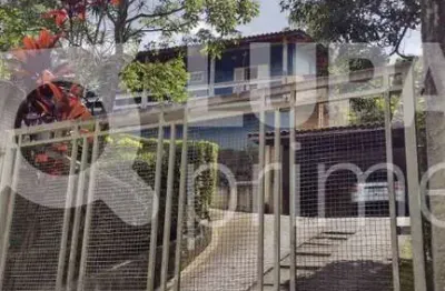 Casa térrea com 3 dormitórios sendo 1 suíte á venda na estrada da roseira