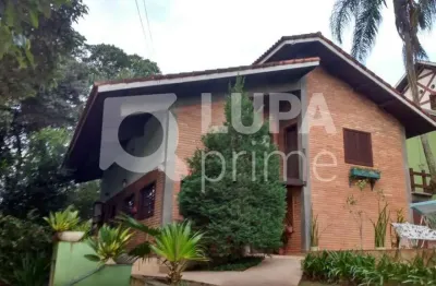 Sobrado com 3 dormitórios sendo suítes à venda em Mairiporã!