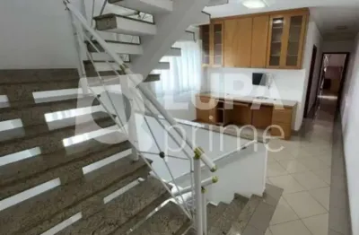 Sobrado á venda com 3 dormitorios sendo 3 suites, com piscina, na vila irmãos arnoni
