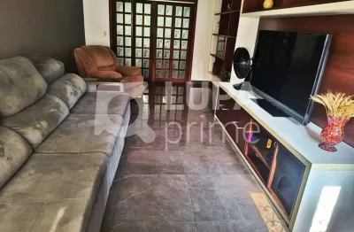 Casa com 3 quartos e 5 vagas de garagem à venda no parque novo mundo