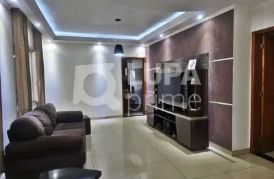 Casa com 3 quartos e 4 vagas de garagem para locação no jardim guança