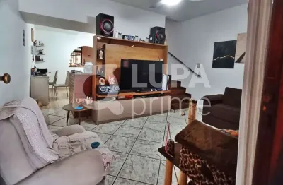 Casa com 2 quartos e 1 vaga de garagem á venda na vila constança