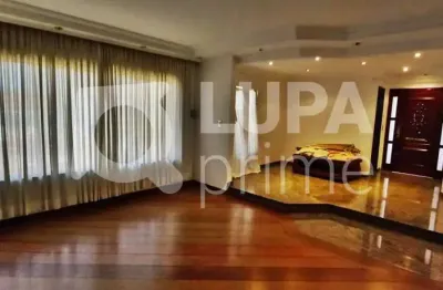 Casa com 4 quartos e 6 vagas de garagem à venda na vila maria alta
