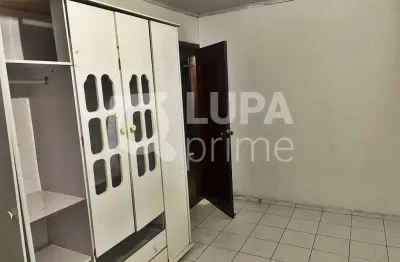 Casa com 2 quartos e 4 vagas de garagem à venda na vila maria