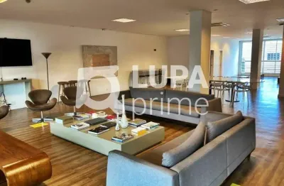 Prédio comercial com 3.883m² de área construída para locação na luz