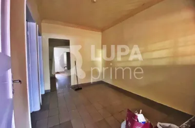 Casa com 2 quartos e 1 vaga de garagem para locação no parque edu chaves